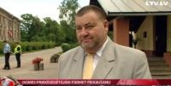 Председателя Елгавской краевой думы Зиедониса Цауне обвиняют в избиении водителя BMW (видео)