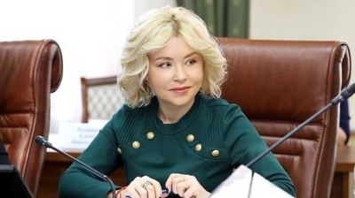 Экоактивистка Арина Смирнова пикетировала здание Росприроднадзора против Радионовой