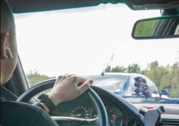 Самодельный беспилотный автомобиль в Пакистане разбил полицейский фургон во время теста журналистом