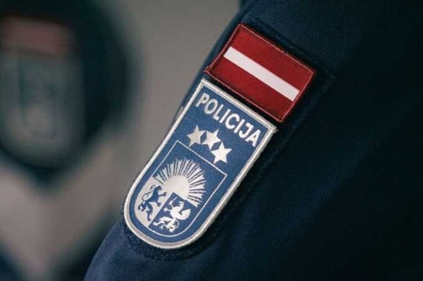 В Латвии полицейского уволили за неадекватное поведение при попытке получить информацию от жителя