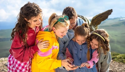 Семейно-комедийный уикенд: «Папины дочки» – на вершине чарта, «Мажор» успешно стартовал четвёртым, «Горыныч» собрал миллиард