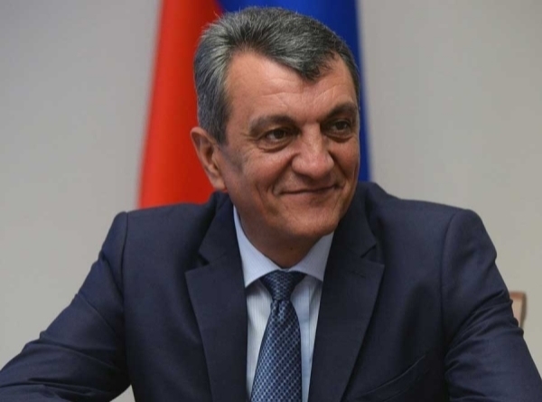 Меняйло назвал критиков &laquo;завистниками&raquo;, но его собственный заместитель втайне подготовил доклад о коррупции в клане