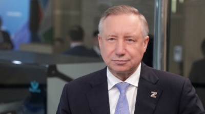 Ковровая дорожка для губернатора: Беглов и его любовь к красному цвету